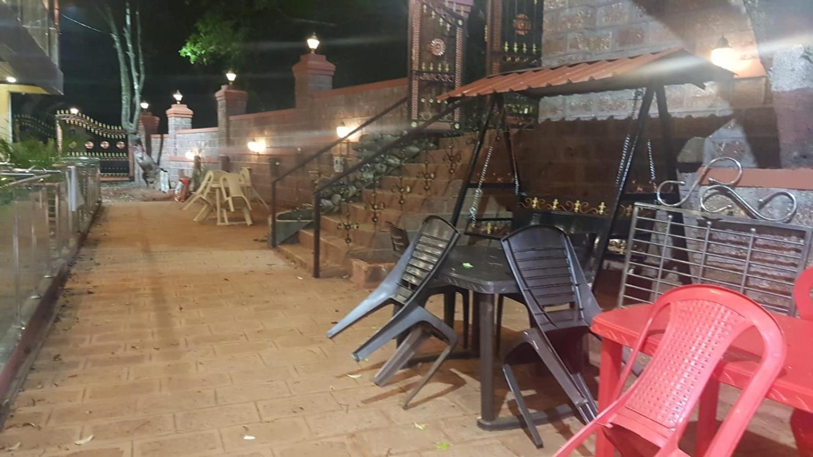 ماهاباليشوار C P Cottage المظهر الخارجي الصورة