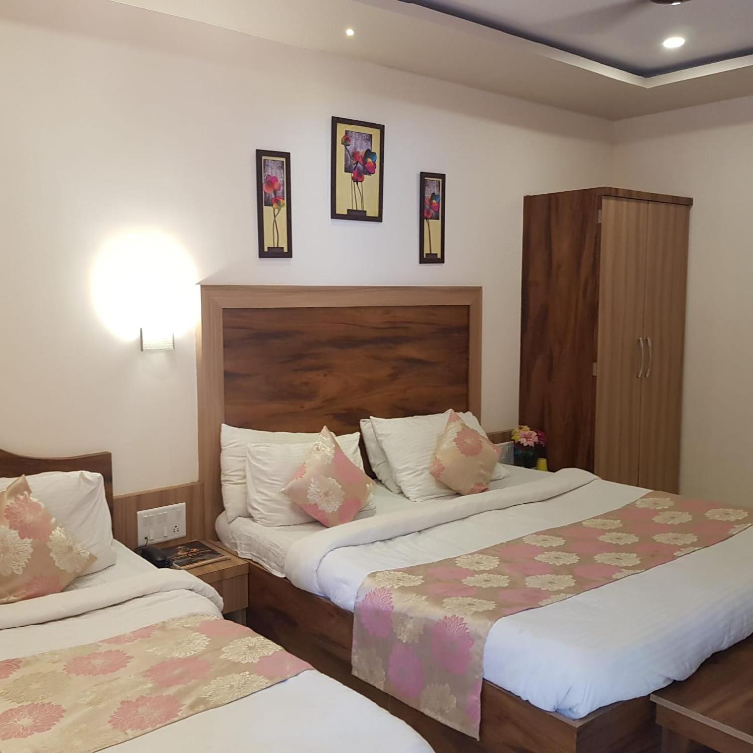 ماهاباليشوار C P Cottage المظهر الخارجي الصورة