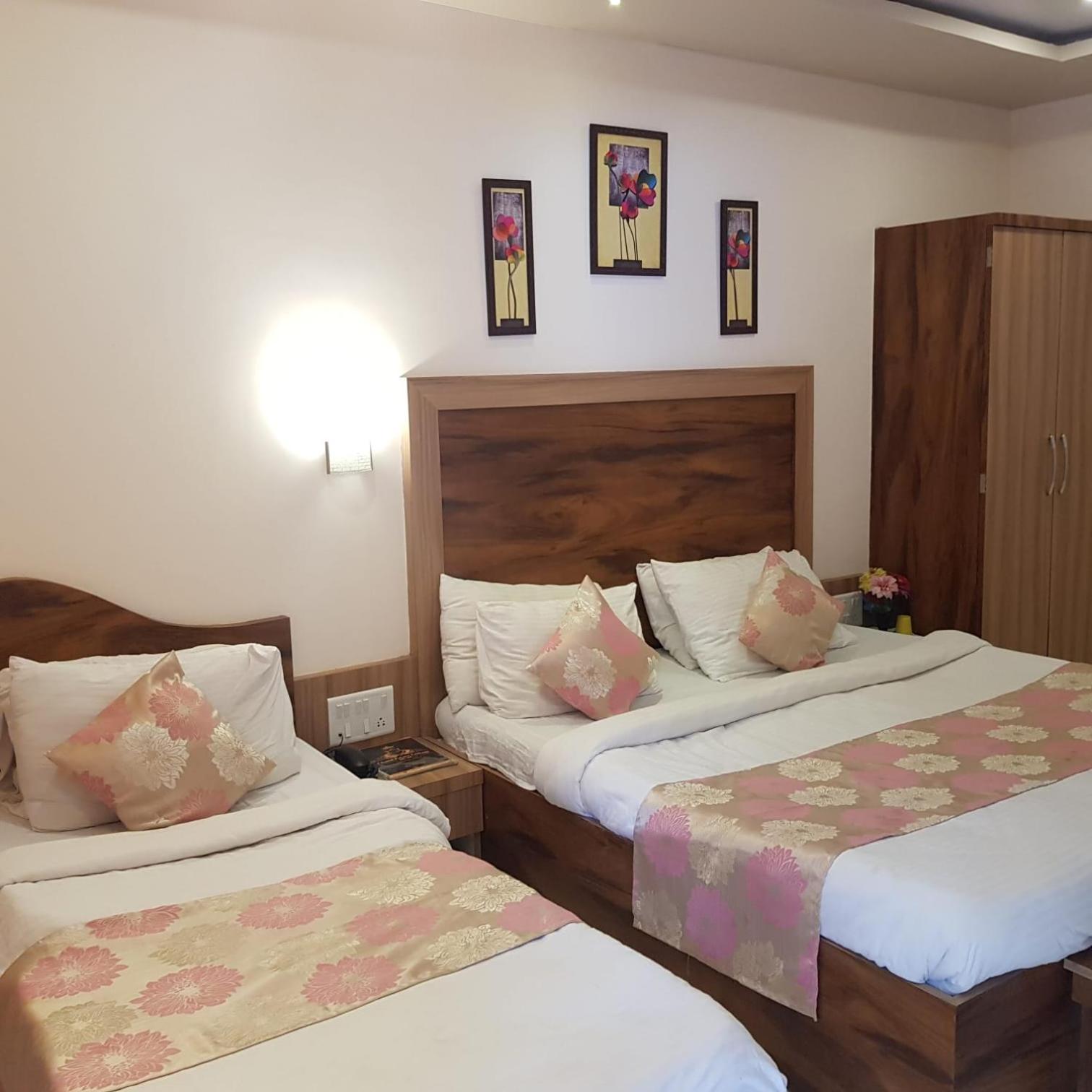 ماهاباليشوار C P Cottage المظهر الخارجي الصورة