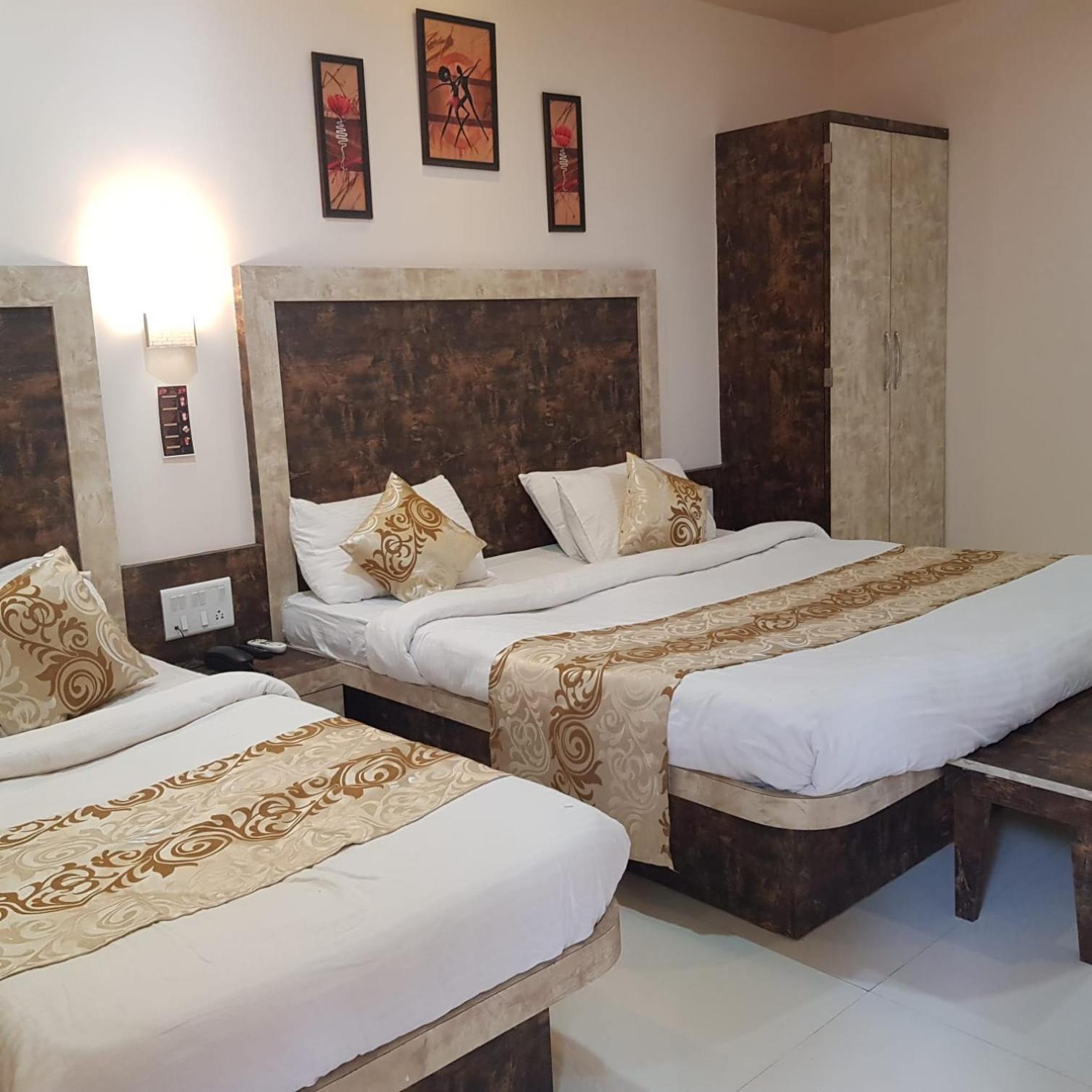 ماهاباليشوار C P Cottage المظهر الخارجي الصورة