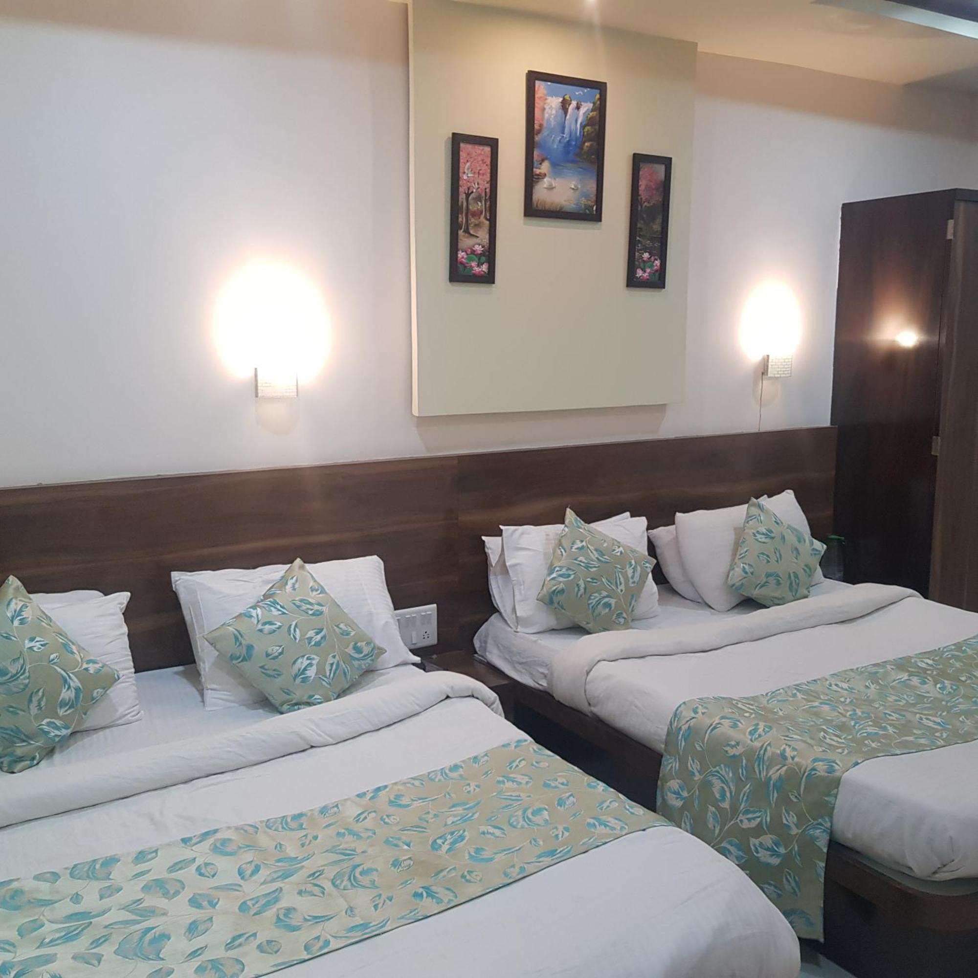 ماهاباليشوار C P Cottage المظهر الخارجي الصورة